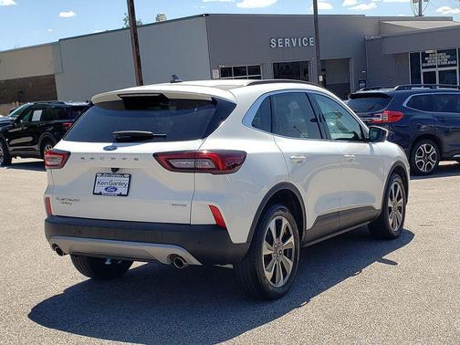 STAR WHITE METALLIC TRI-COAT 2023 Ford Escape Platinum