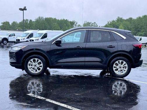 AGATE BLACK METALLIC 2023 Ford Escape Active