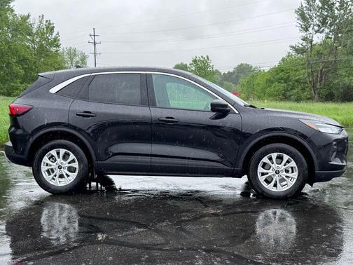 AGATE BLACK METALLIC 2023 Ford Escape Active