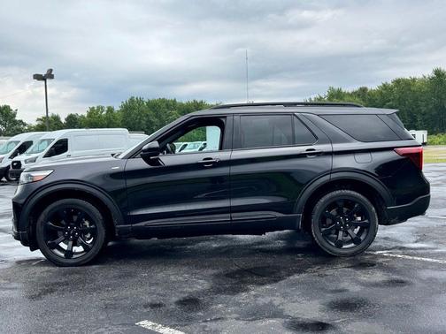 Agate Black Metallic 2023 Ford Explorer ST-Line