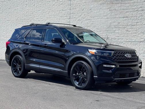 AGATE BLACK METALLIC 2023 Ford Explorer XLT