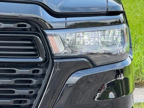 Diamond Black Crystal Pearlcoat 2025 RAM 1500 Tradesman