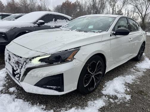 2023 Nissan Altima SR FWD