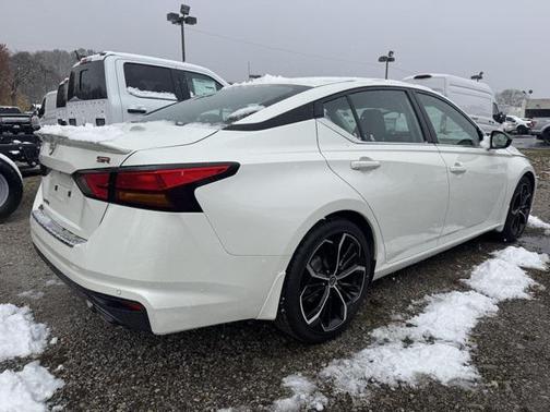 2023 Nissan Altima SR FWD