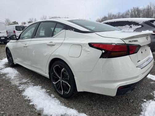 2023 Nissan Altima SR FWD