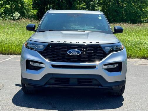 ICONIC SILVER METALLIC 2023 Ford Explorer ST-Line