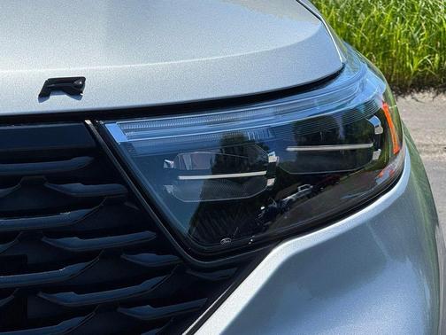 ICONIC SILVER METALLIC 2023 Ford Explorer ST-Line