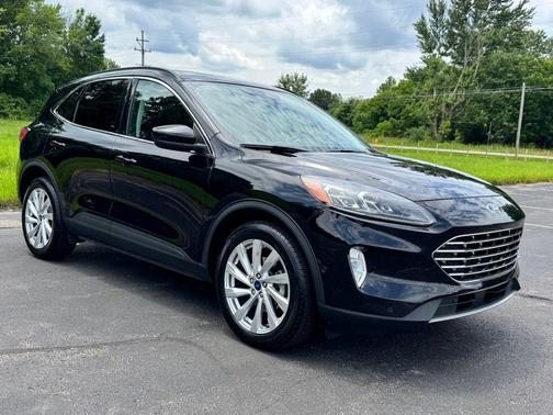 Agate Black Metallic 2022 Ford Escape Titanium