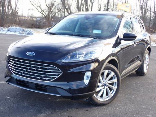 Agate Black Metallic 2022 Ford Escape Titanium