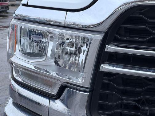 2022 RAM 3500 Tradesman Crew Cab 4x4 6'4' Box