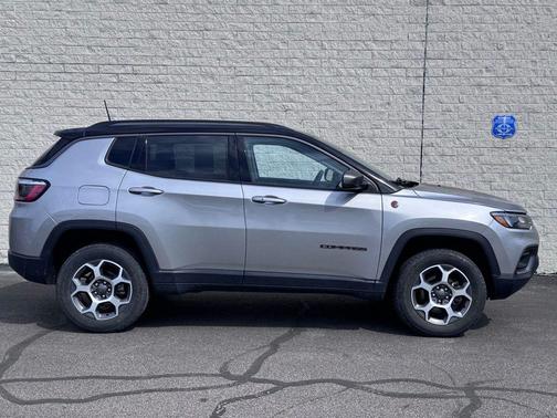 Billet Silver Metallic Clearcoat 2022 Jeep Compass Trailhawk