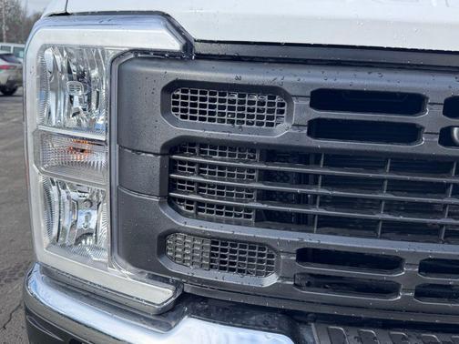 OXFORD WHITE 2026 Ford F-350 XL