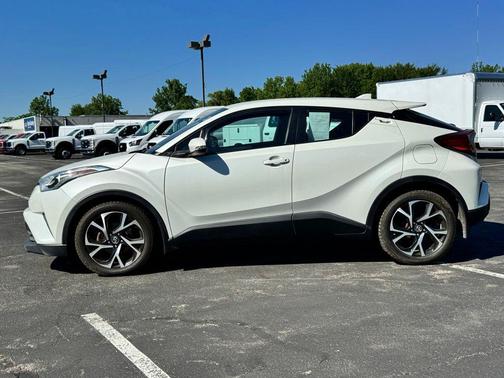 Blizzard Pearl 2018 Toyota C-HR XLE Premium