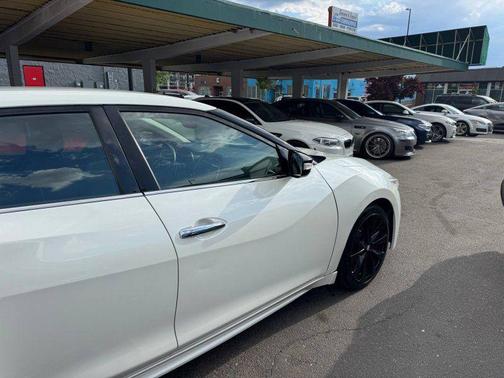 White 2017 Nissan Maxima 3.5 SR