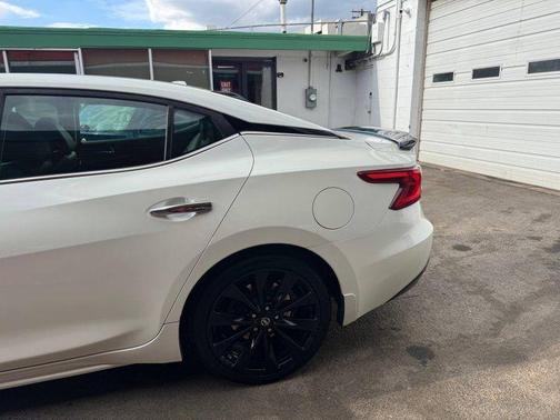 White 2017 Nissan Maxima 3.5 SR
