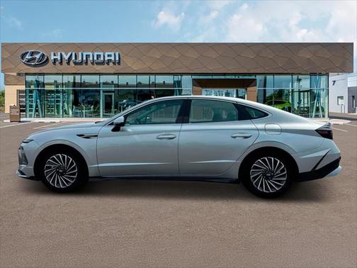 2025 Hyundai SONATA Hybrid SE