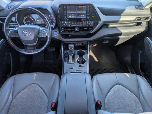 2022 Toyota Highlander Hybrid XLE