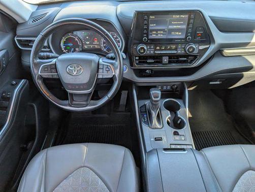 2022 Toyota Highlander Hybrid XLE