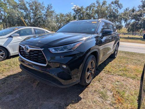 2022 Toyota Highlander Hybrid XLE