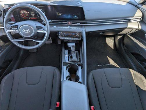 2025 Hyundai ELANTRA SEL