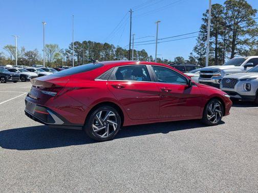 2025 Hyundai ELANTRA SEL