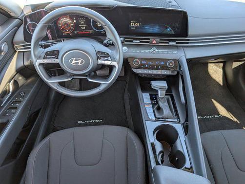 2025 Hyundai ELANTRA SEL