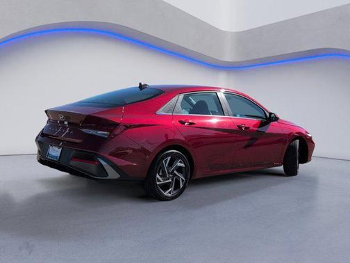 2025 Hyundai ELANTRA SEL