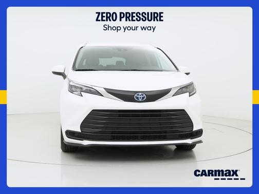 White 2025 Toyota Sienna LE
