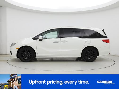White 2018 Honda Odyssey Elite