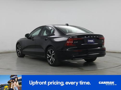 2024 Volvo S60 B5 Core Dark Theme