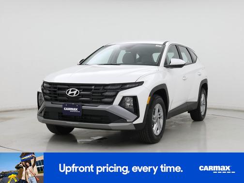 White 2025 Hyundai TUCSON SE