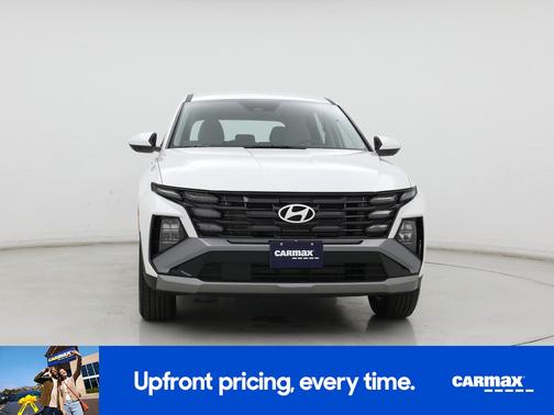 White 2025 Hyundai TUCSON SE