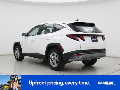 White 2025 Hyundai TUCSON SE