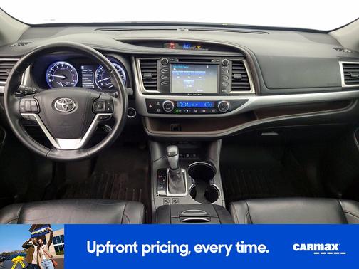 White 2017 Toyota Highlander XLE