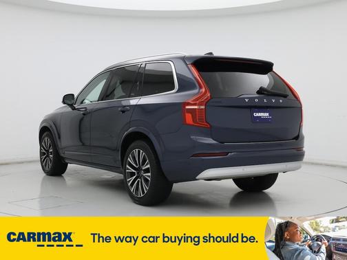 2022 Volvo XC90 T5 Momentum