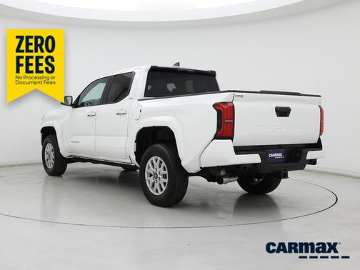 White 2024 Toyota Tacoma SR5