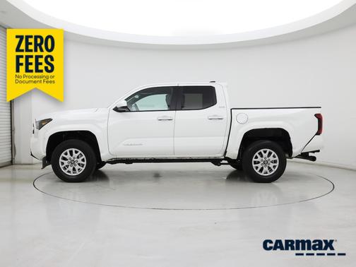 White 2024 Toyota Tacoma SR5