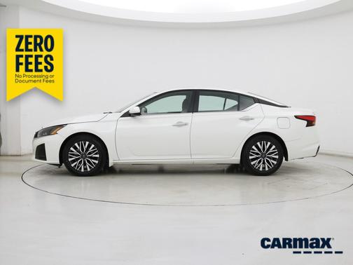 White 2024 Nissan Altima SV