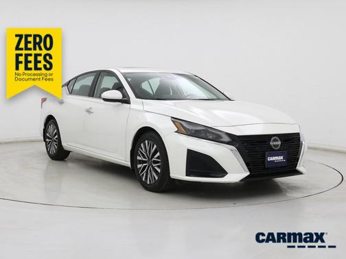 White 2024 Nissan Altima SV