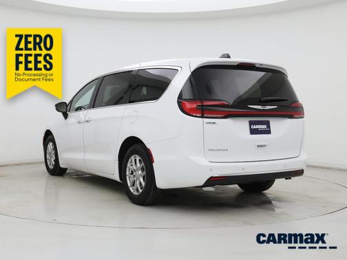White 2025 Chrysler Pacifica Select