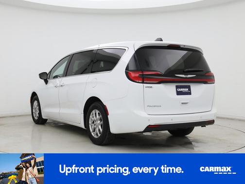 White 2025 Chrysler Pacifica Select