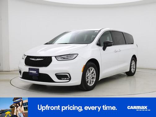 White 2025 Chrysler Pacifica Select
