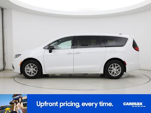White 2025 Chrysler Pacifica Select
