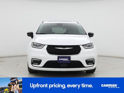 White 2024 Chrysler Pacifica Limited