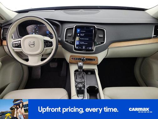 Gray 2022 Volvo XC90 T6 Momentum