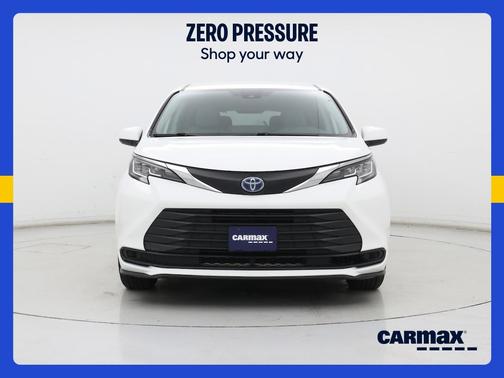 White 2022 Toyota Sienna LE