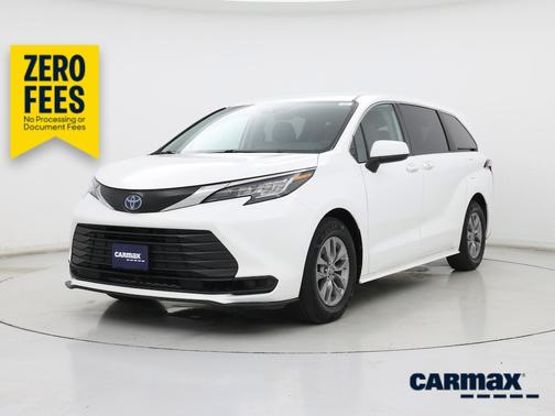 White 2022 Toyota Sienna LE