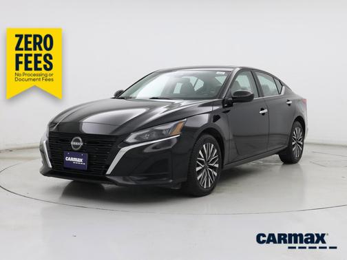 Black 2023 Nissan Altima SV