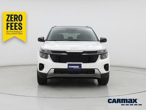 White 2024 Kia Seltos S