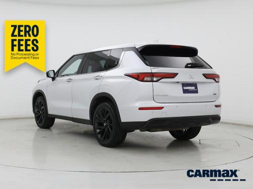 White 2023 Mitsubishi Outlander SE Black Edition